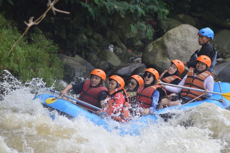 Rafting di Sungai Cisadane Bogor Jawa Barat