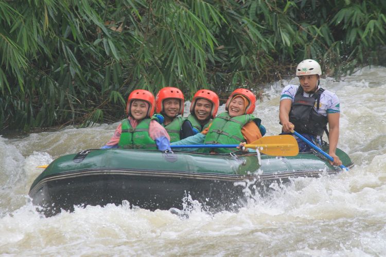 Rafting di Sungai Citarik Sukabumi Jawa Barat