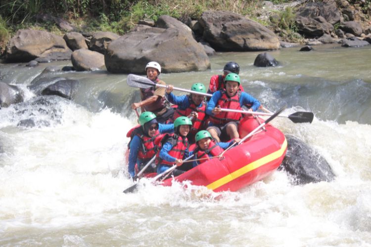 Rafting di Sungai Citarik Sukabumi Jawa Barat