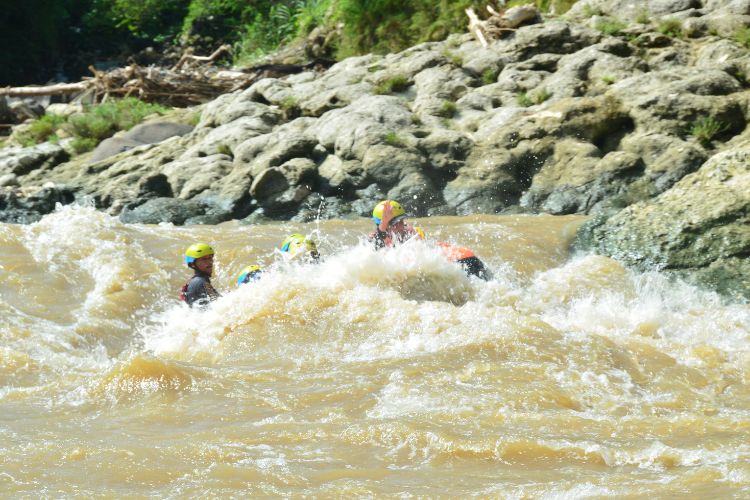 Rafting di Sungai Citatih-Cimandiri Sukabumi Jawa Barat